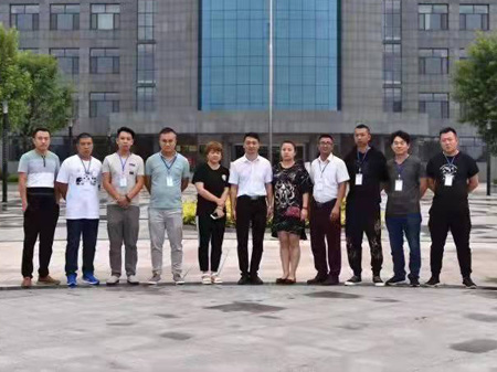 領(lǐng)導(dǎo)團(tuán)隊(duì)